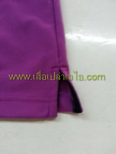 เสื้อโปโลสีม่วงชายเสื้อ
