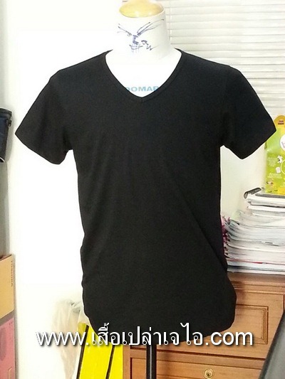 เสื้อยืดคอวีสีดำ