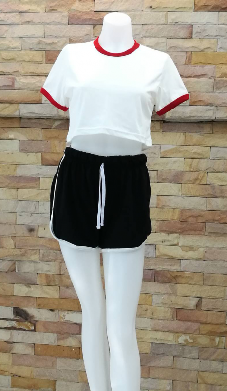 เสื้อยืดครอปขาวกุ้นแดง