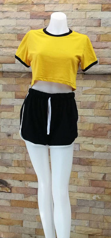เสื้อยืดครอปเหลืองไพรกุ้นดำ