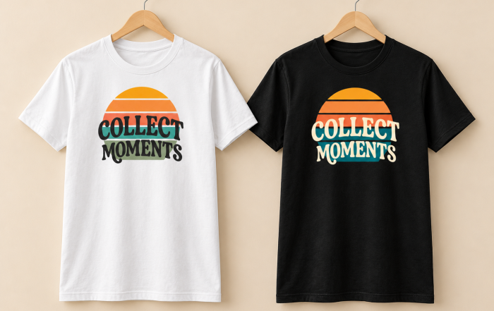 ภาพจำลองเสื้อขาวและดำแขวนบนไม้แขวนคู่กัน เห็นลาย COLLECT MOMENTS ด้านหน้าทั้งสองตัว